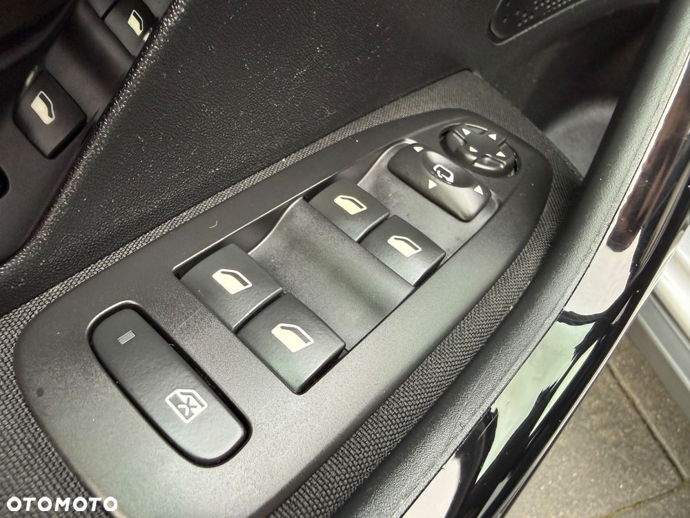 Peugeot 2008 BlueHDi 100 STOP & START Signature - 13