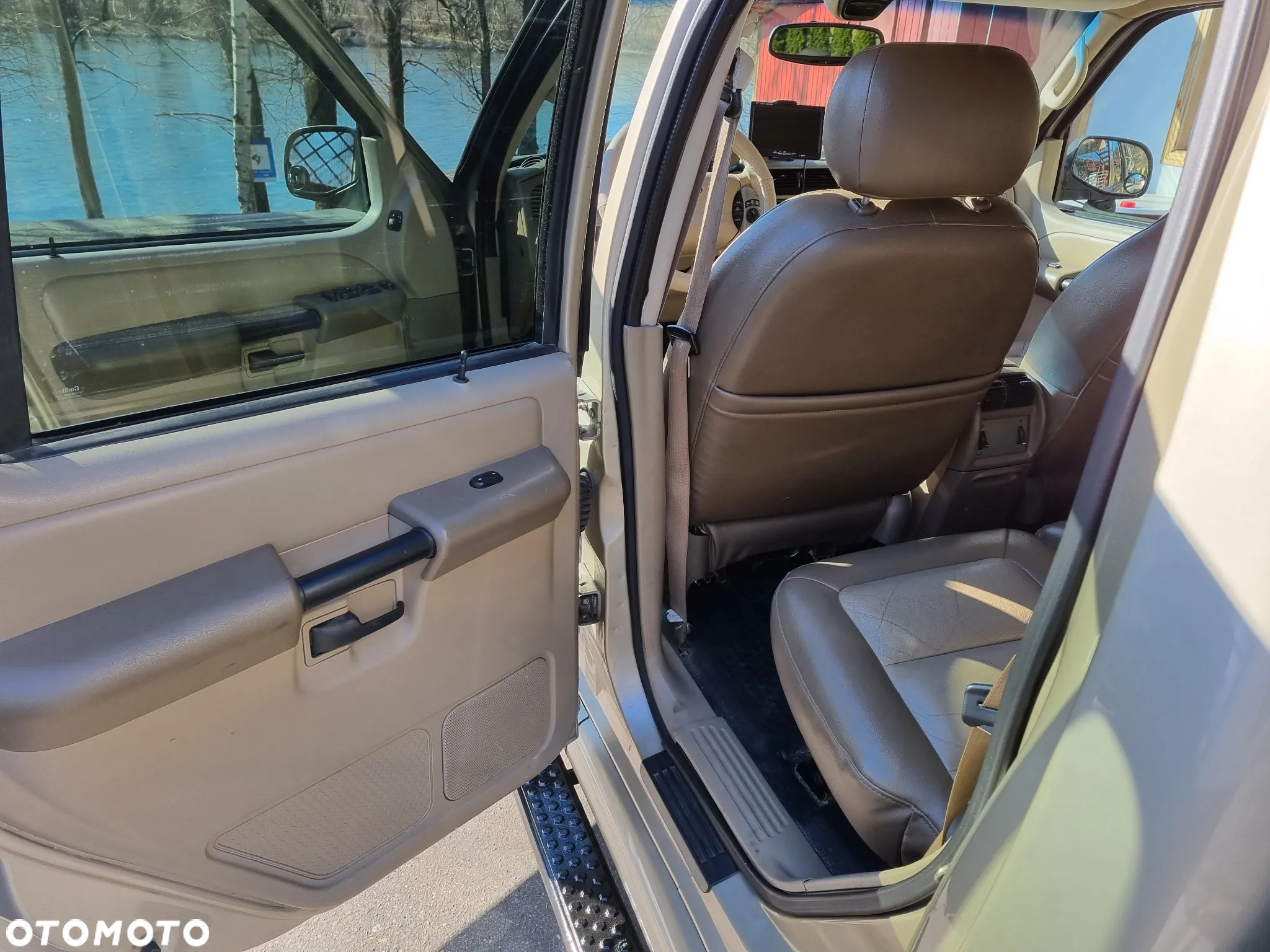 Ford Explorer 4.0 4WD - 5