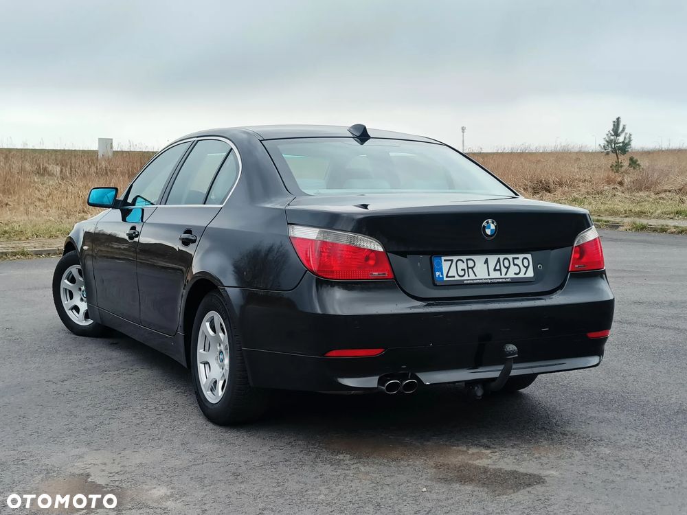 BMW Seria 5 520i - 4