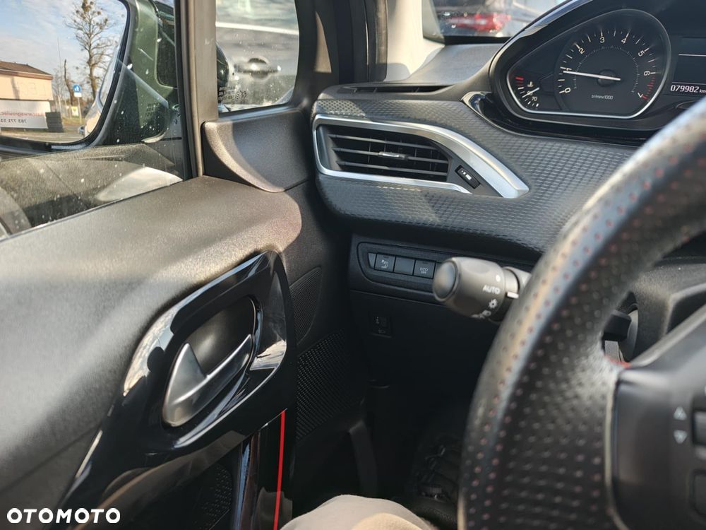 Peugeot 208 PureTech 110 Stop & Start EAT6 Allure - 21