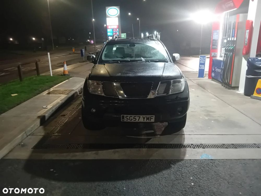 Nissan Navara 2.5 D R-Black - 3