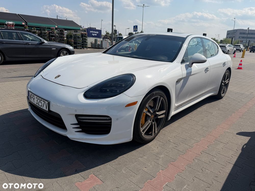 Porsche Panamera GTS PDK - 12