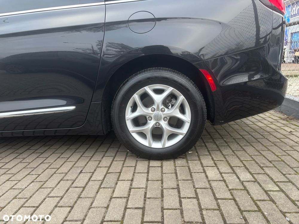 Chrysler Pacifica - 5