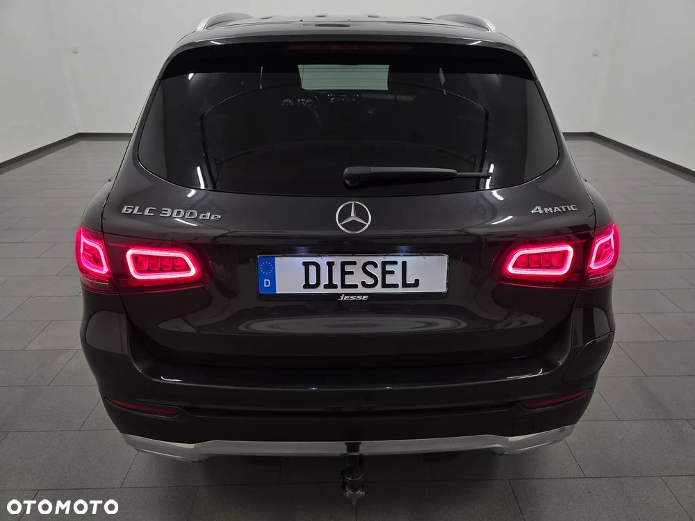 Mercedes-Benz GLC 300 de 4Matic 9G-TRONIC AMG Line Plus - 35