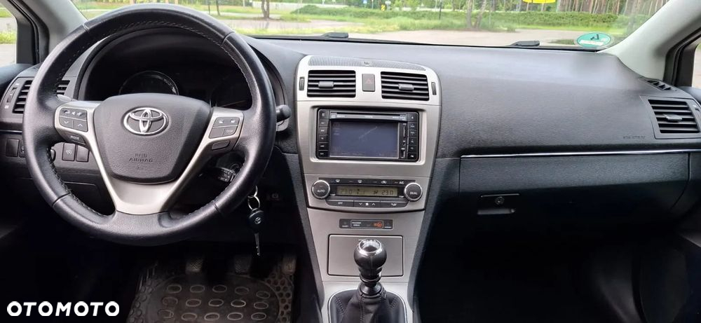 Toyota Avensis 1.8 Sol NAVI - 12