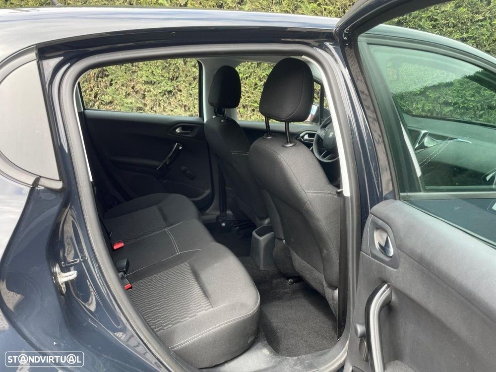 Peugeot 208 1.2 PureTech Active - 12