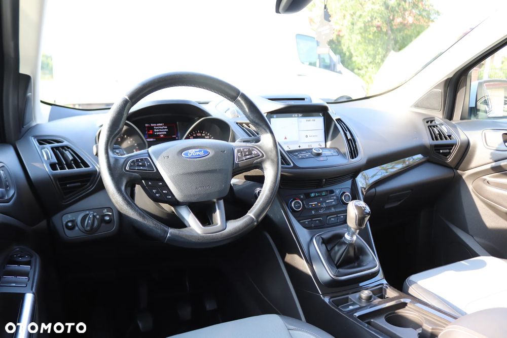 Ford Kuga 2.0 TDCi 2x4 Business Edition - 24