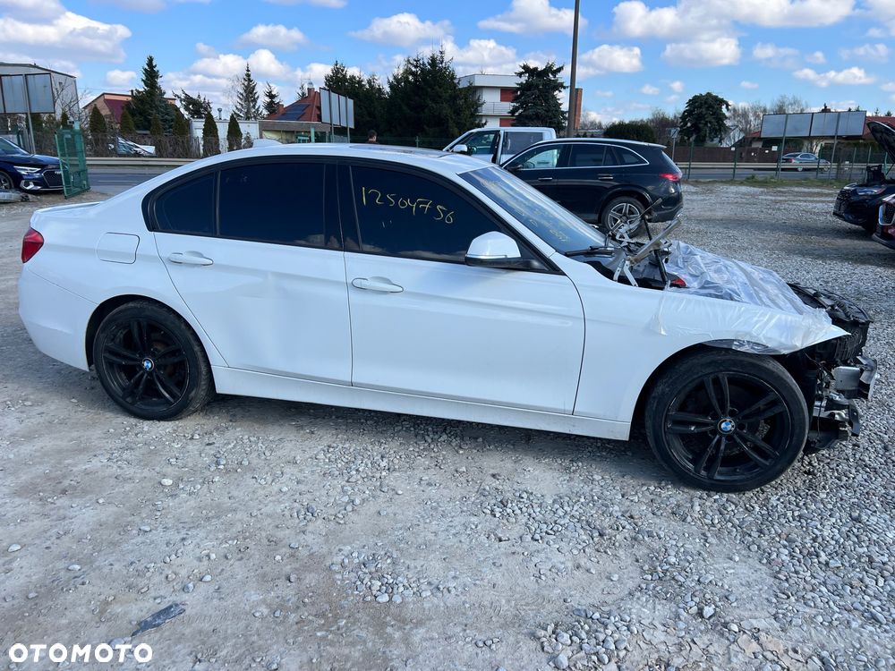 BMW Seria 3 330i xDrive Edition Luxury Line Purity - 8