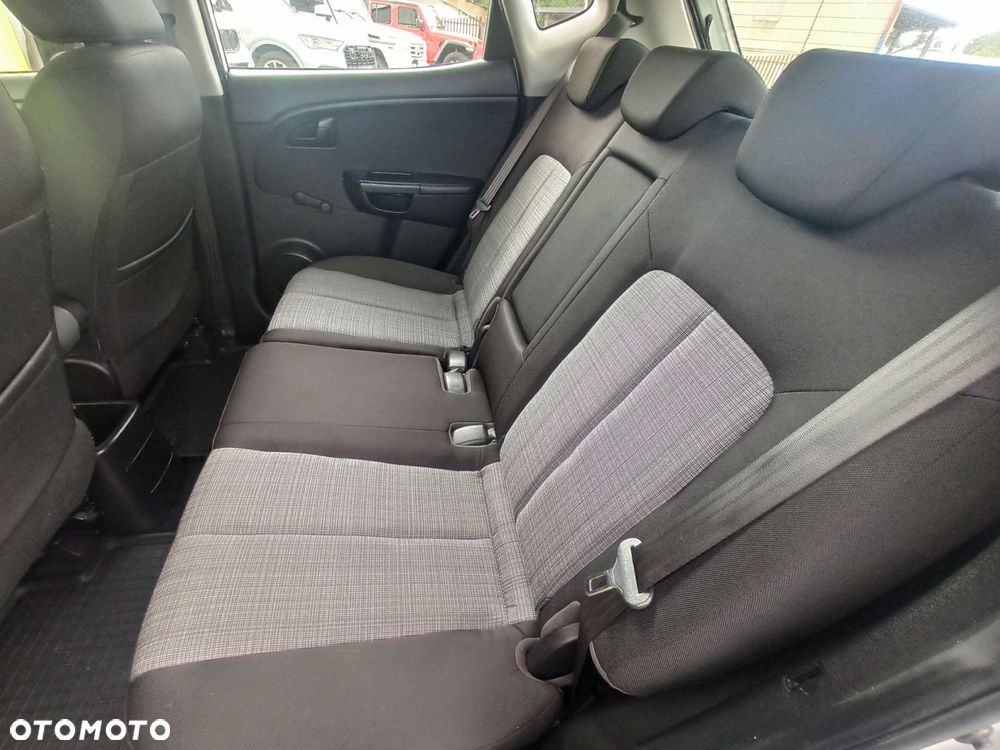 Kia Venga - 12
