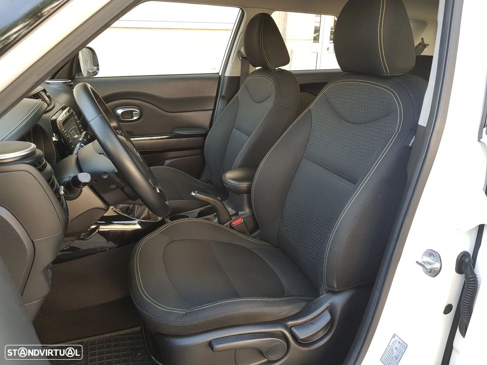Kia Soul 1.6 CRDi TX - 32