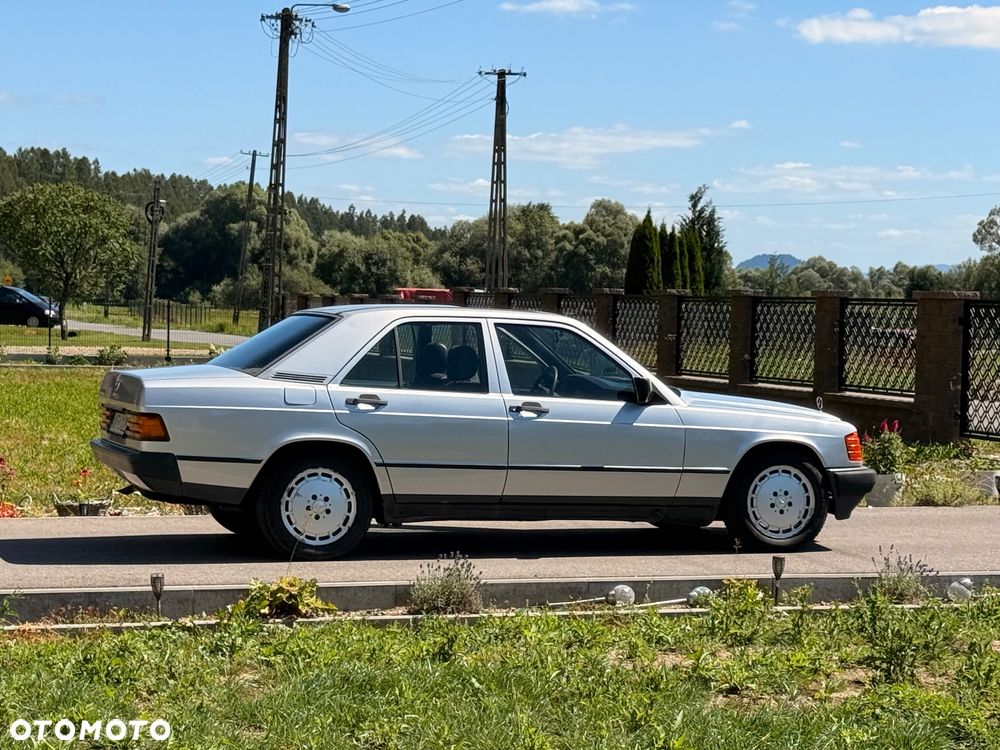 Mercedes-Benz W201 (190) - 1