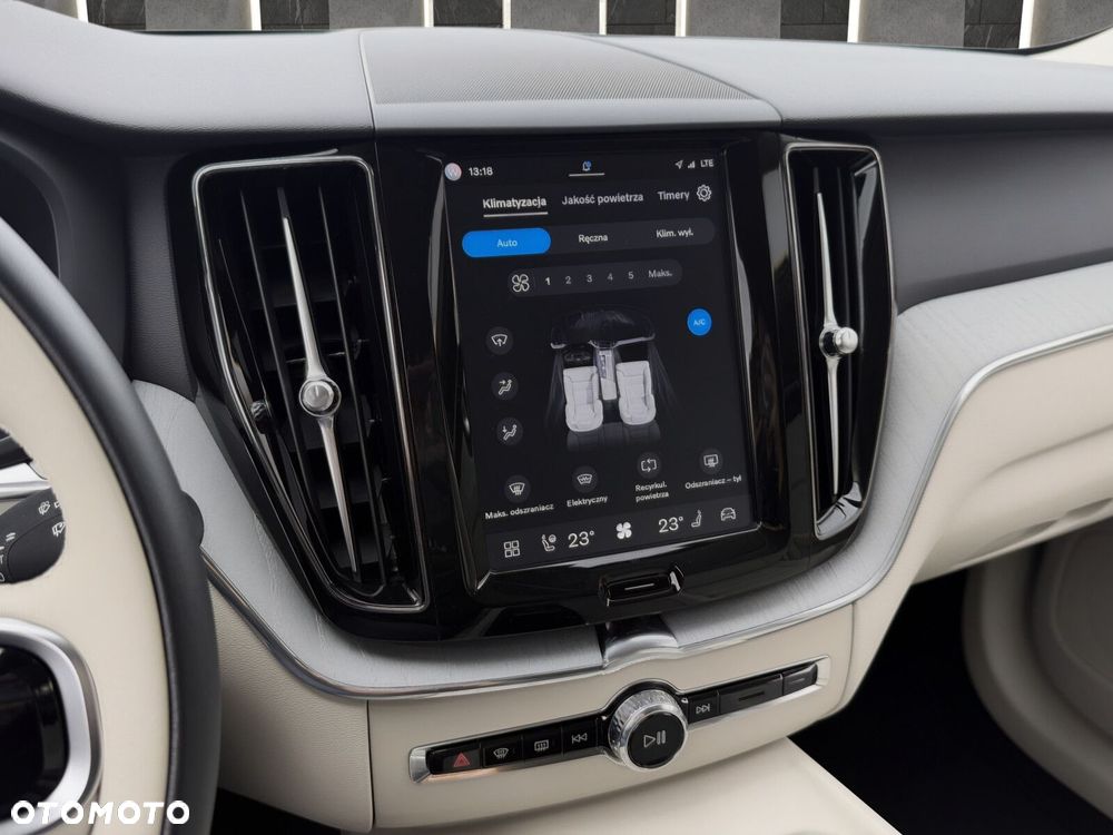 Volvo XC 60 B4 D Plus Dark - 21