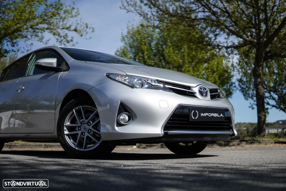 Toyota Auris 1.4 D-4D Exclusive+P.Sport - 18