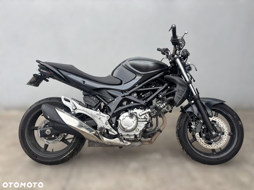 Suzuki Gladius - 2