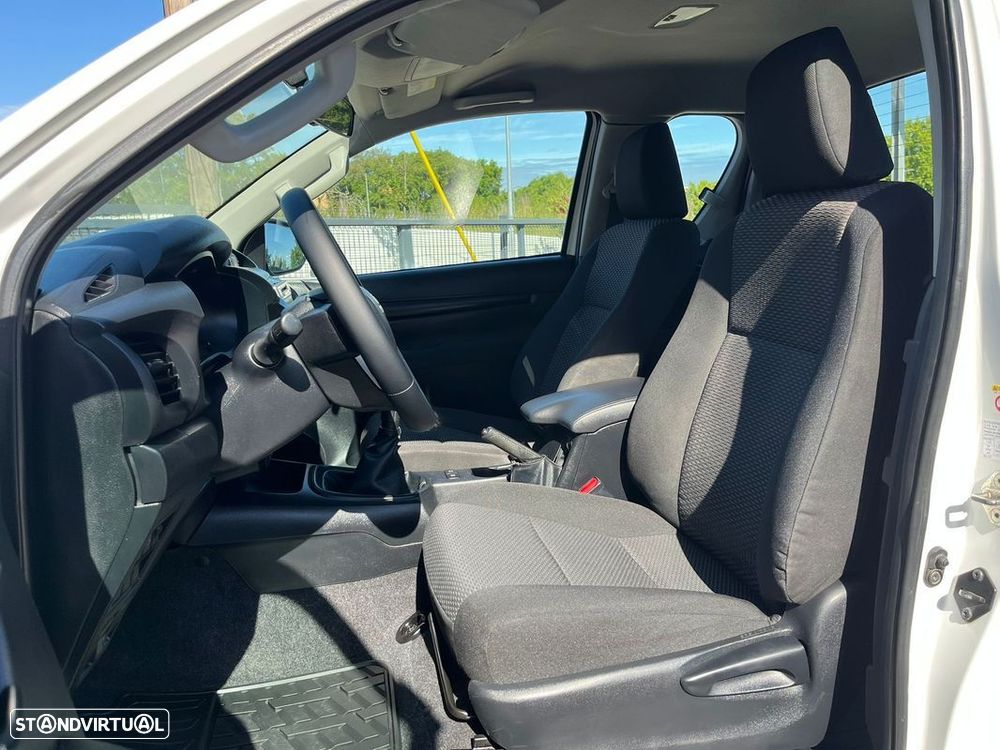 Toyota Hilux 2.4 D-4D 2WD CE - 19