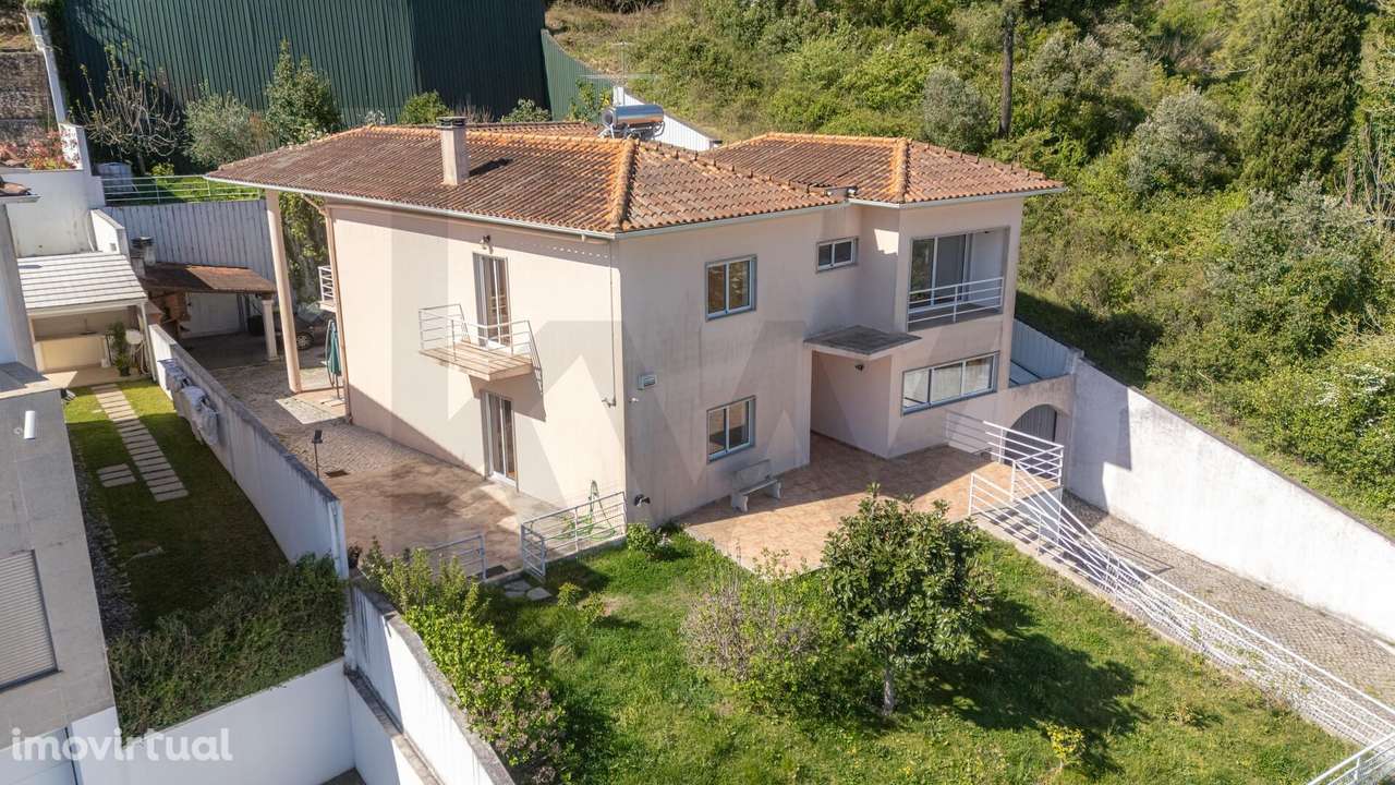 Moradia T4 em Coimbra, com garagem e Espaço Exterior - Grande imagem: 2/37