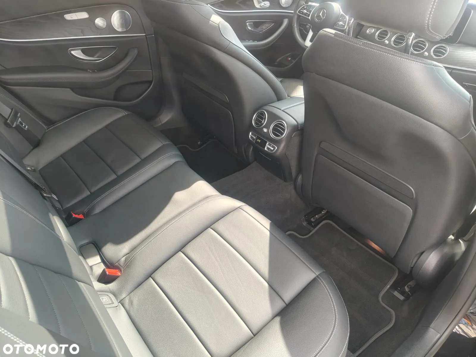 Mercedes-Benz Klasa E 400 d 4-Matic 9G-TRONIC - 21