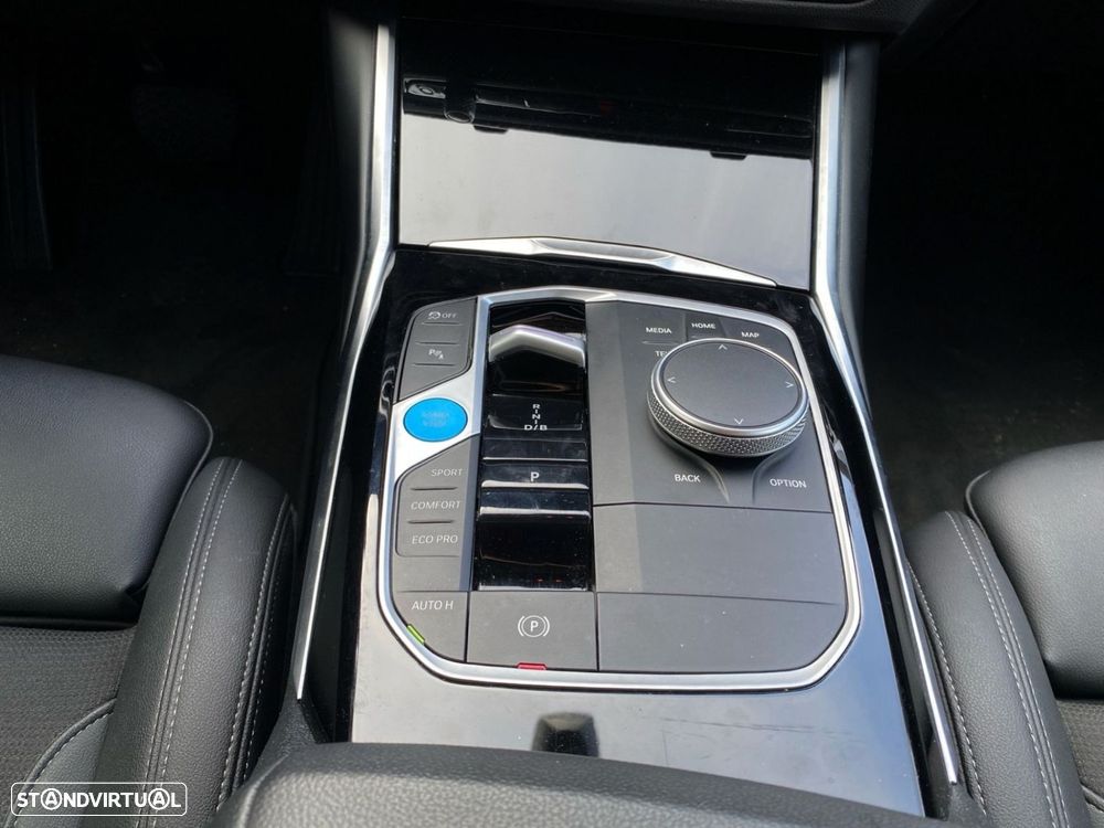 BMW i4 eDrive40 — fotografia 11