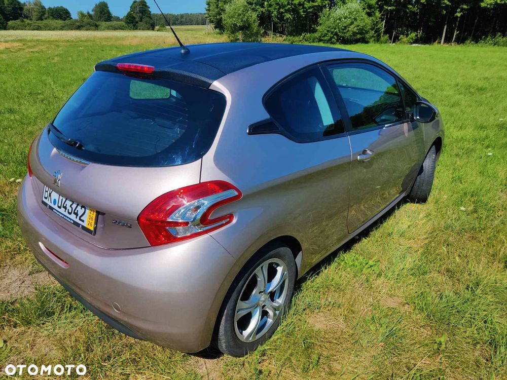 Peugeot 208 - 5