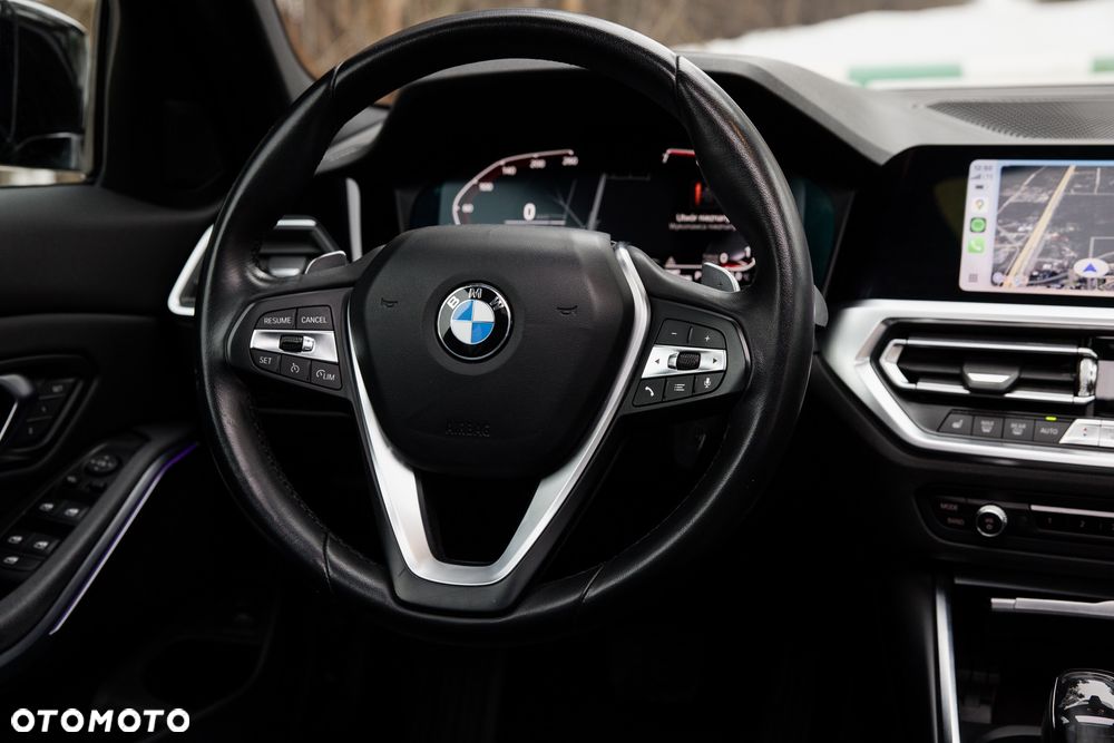 BMW Seria 3 330i Sport Line - 27
