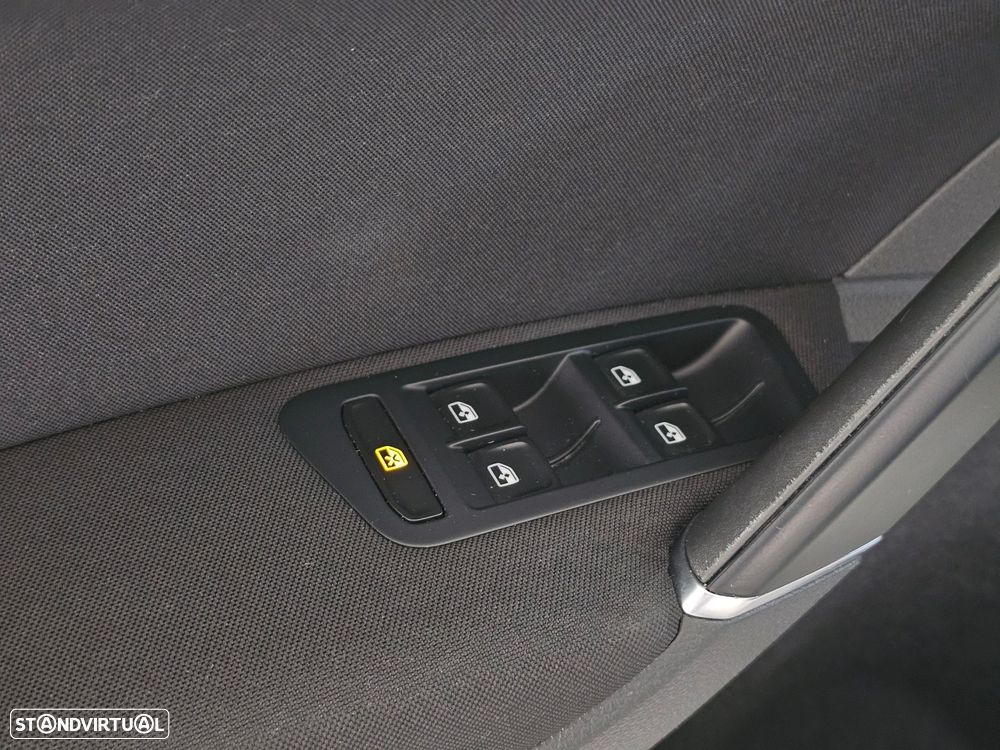 VW Golf 1.6 TDi R-Line DSG - 14
