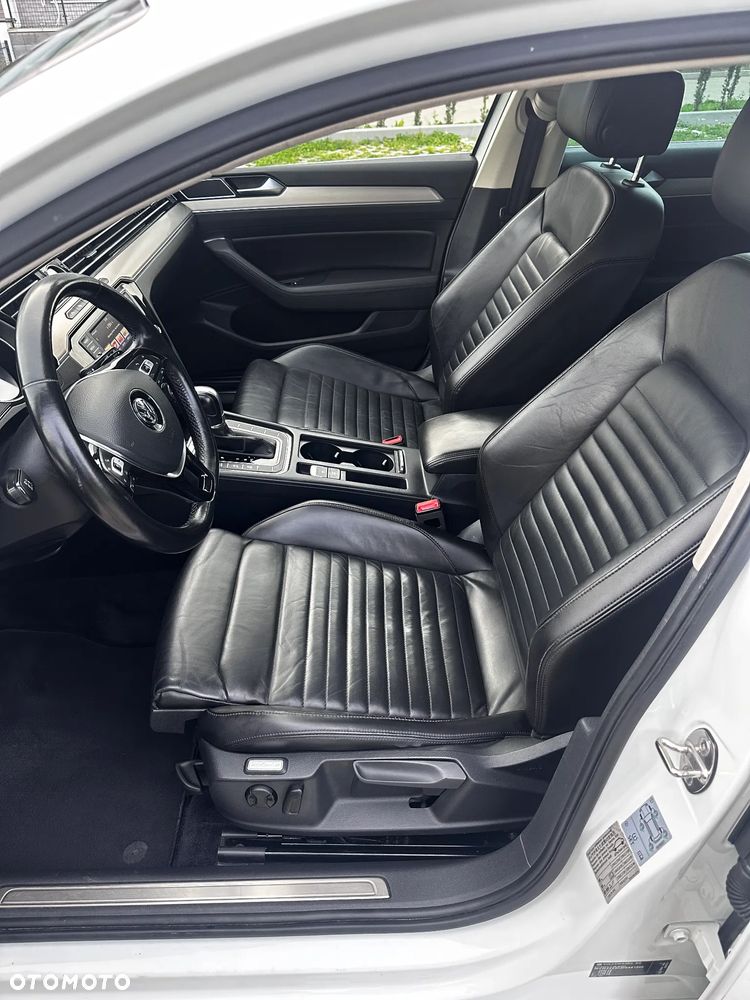Volkswagen Passat Variant 2.0 TDI SCR 4Motion DSG Highline - 25