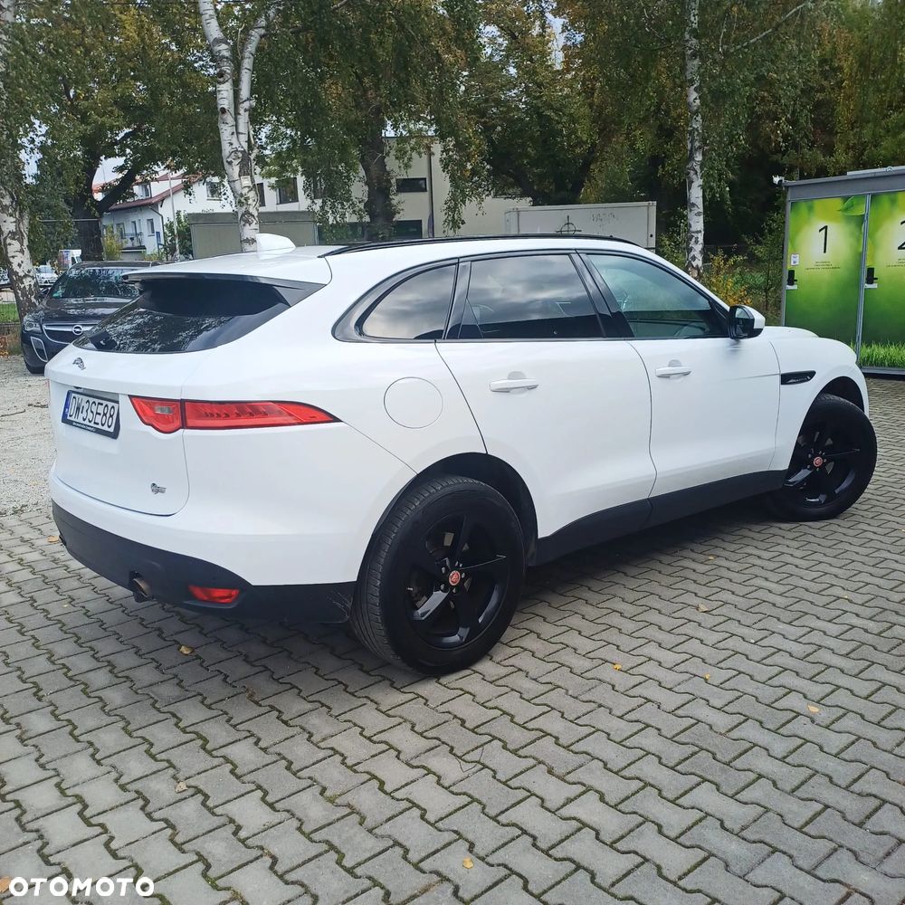 Jaguar F-Pace 2.0 i4P AWD R-Sport - 11