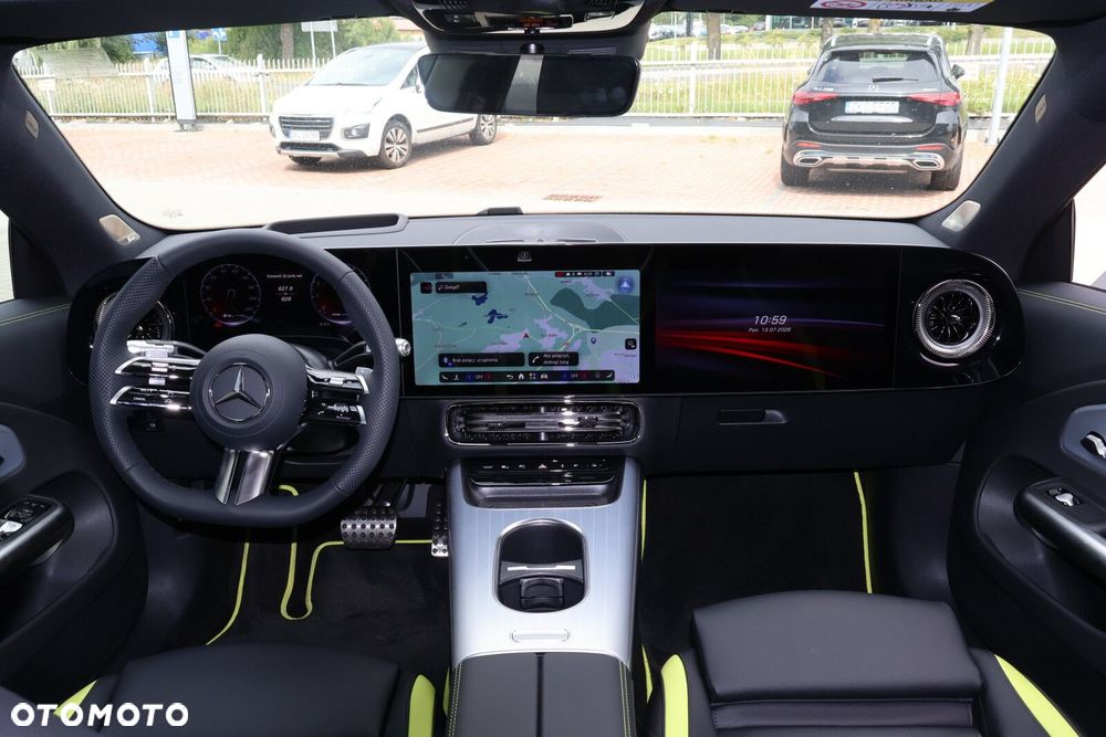 Mercedes-Benz CLA - 12