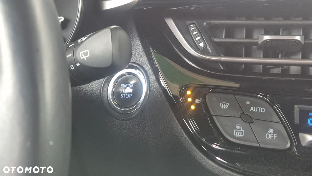Toyota C-HR 1.2 T Premium - 24