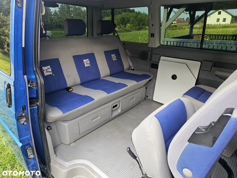 Volkswagen Multivan - 13