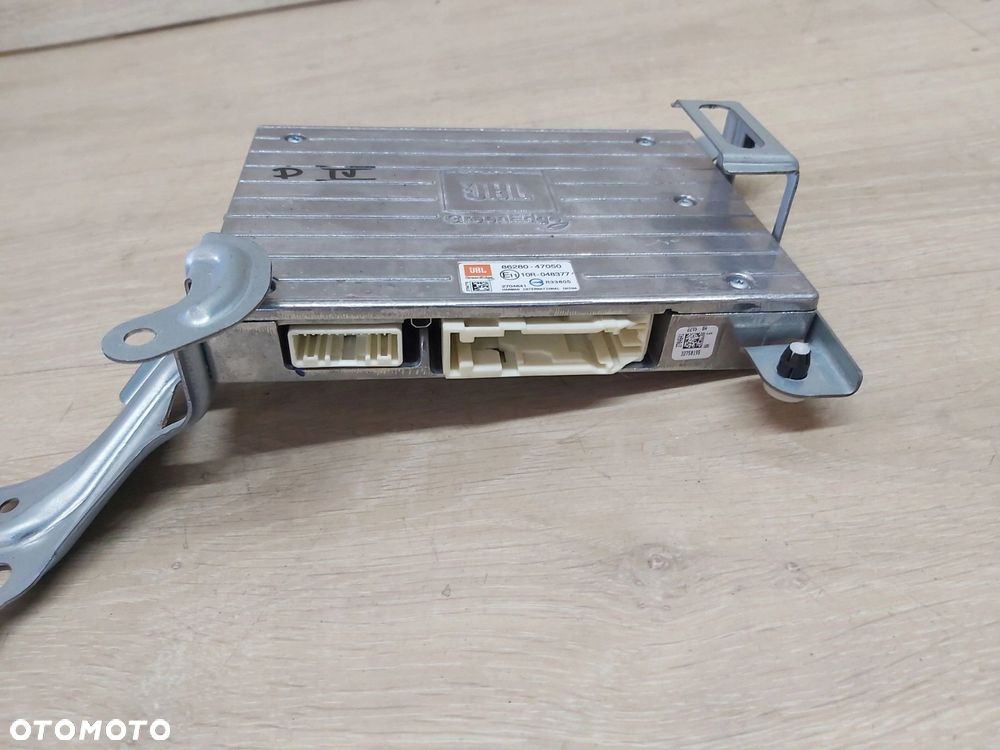 Toyota Prius IV 1,8 xw50 wzmacniacz JBL 86280-47050 - 10