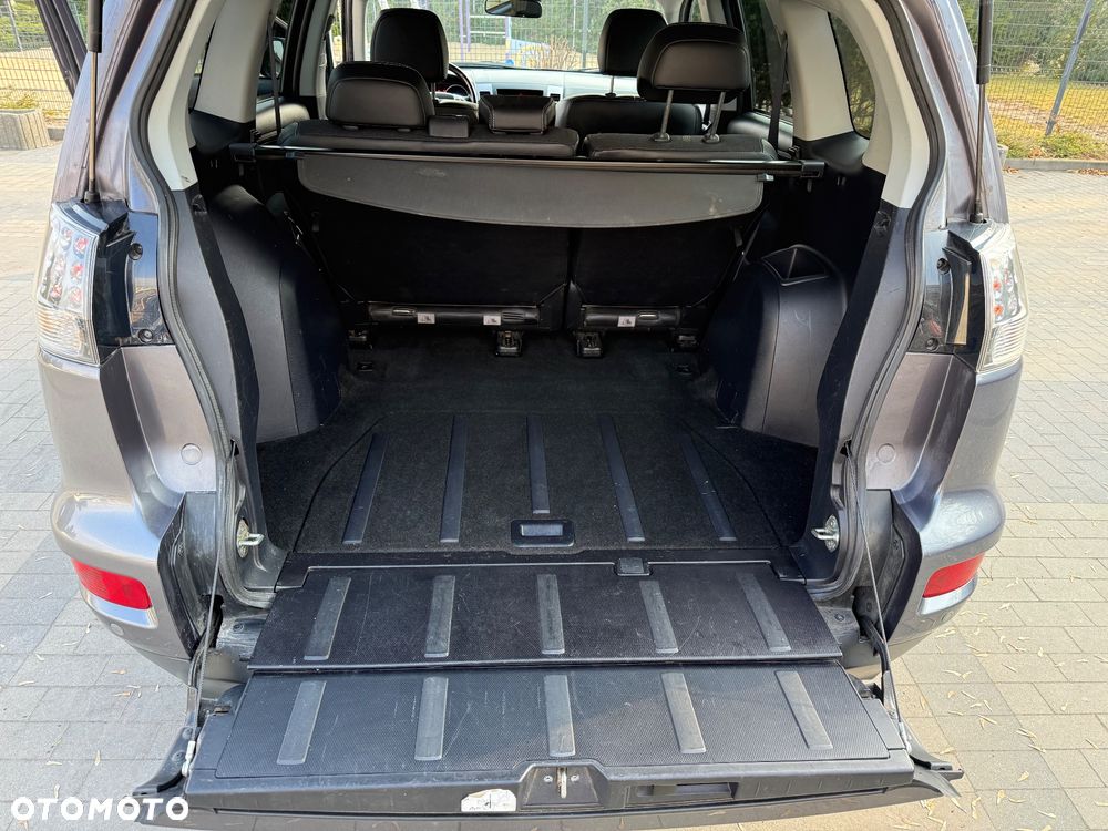 Mitsubishi Outlander 2.0 2WD Invite - 32
