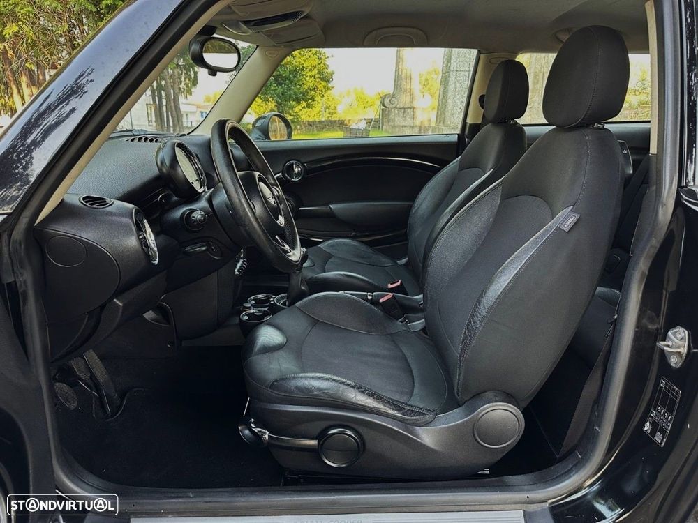 MINI 3 Portas Cooper D - 9