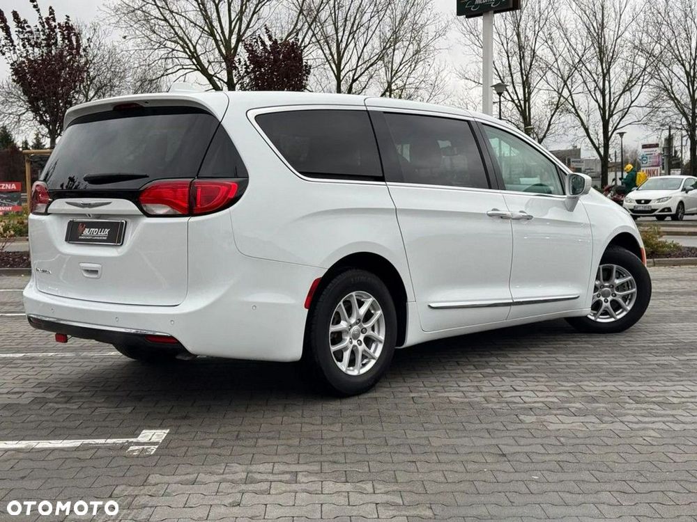 Chrysler Pacifica - 6