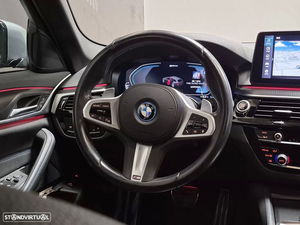 BMW 530 e Pack Desportivo M - 38