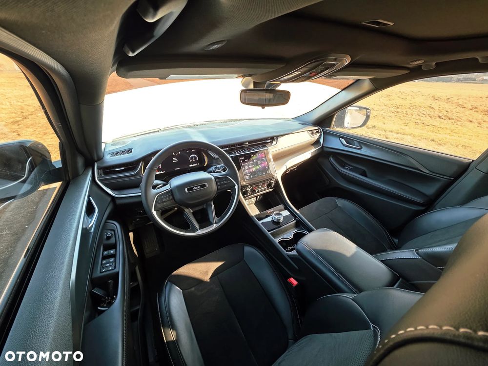 Jeep Grand Cherokee - 12