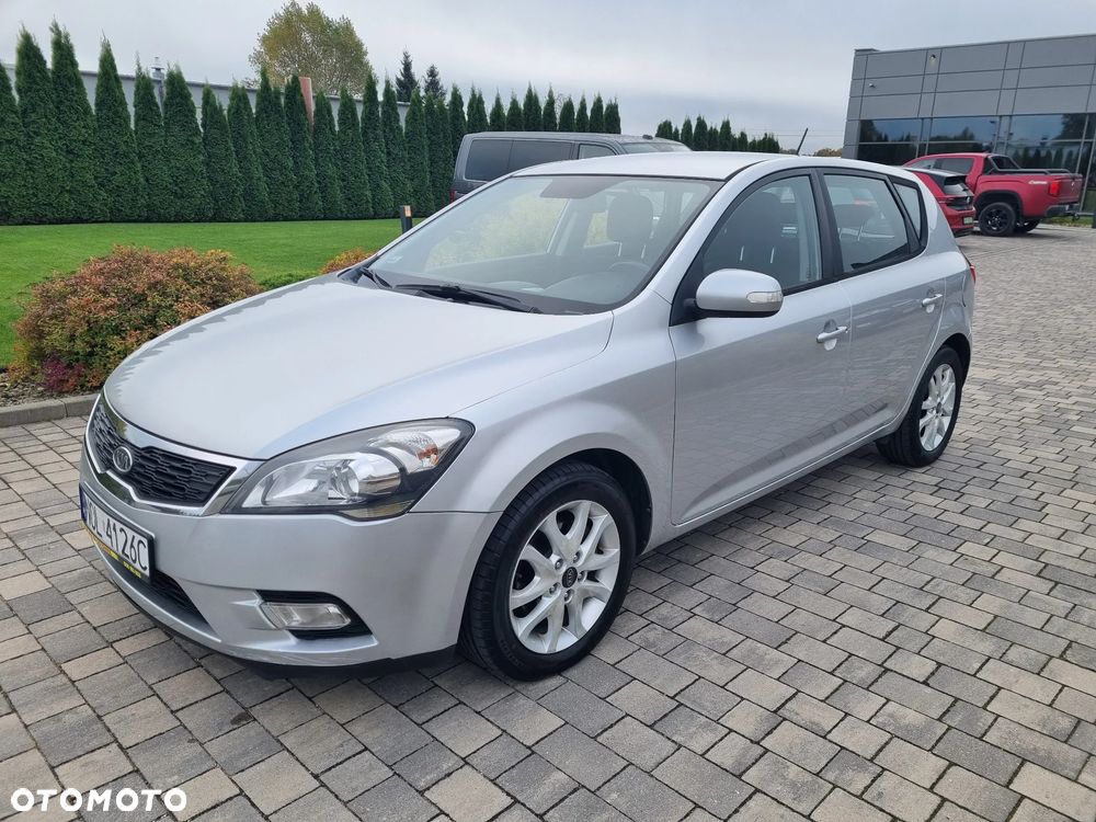 Kia Ceed 2010 photo 2