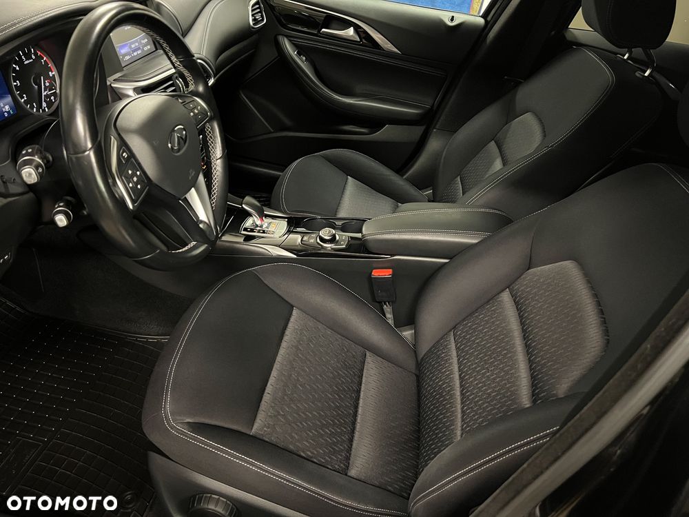 Infiniti Q30 1.6t Premium 7DCT - 22