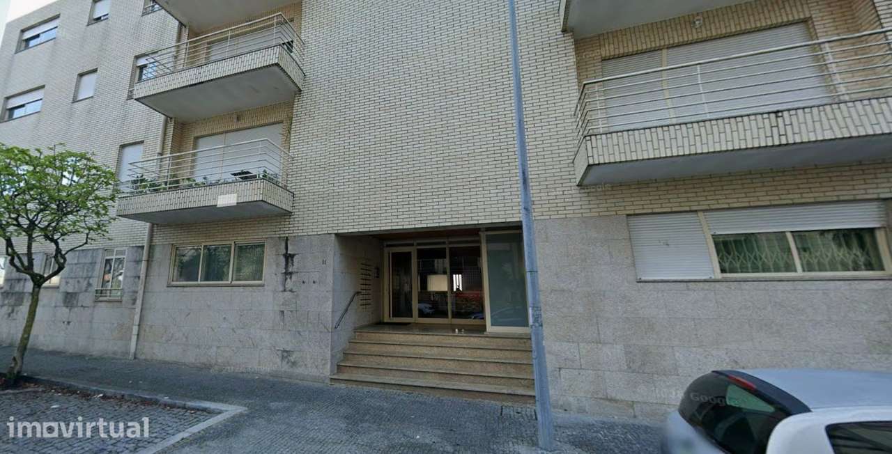 Apartamento T2 com Varanda e Garagem em Rio Tinto - Grande imagem: 2/13