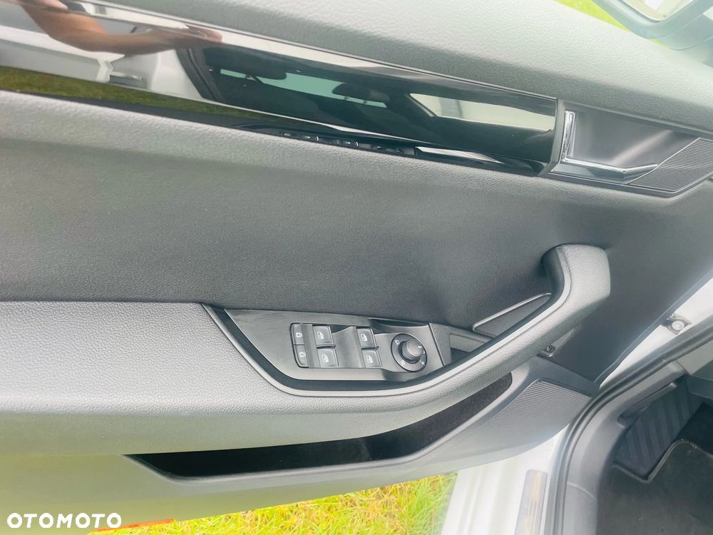 Skoda Superb 2.0 TDI L&K DSG - 15