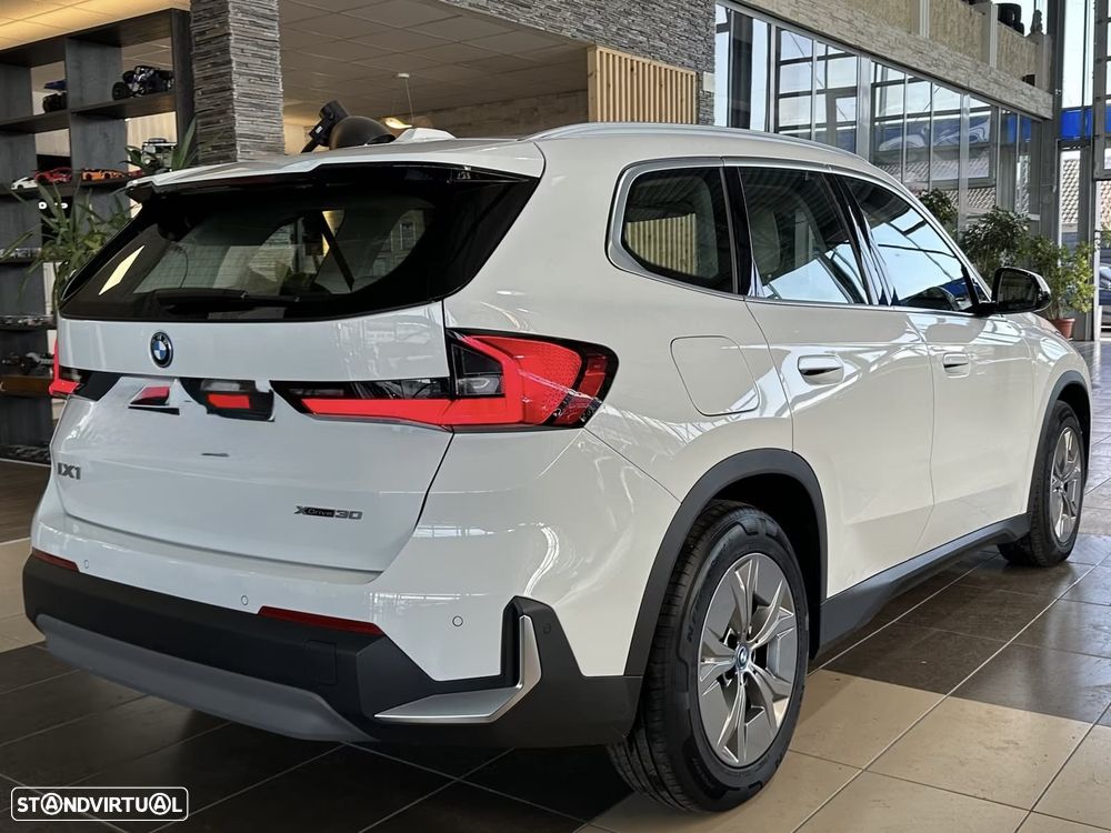 BMW iX1 xDrive30 xLine - 4