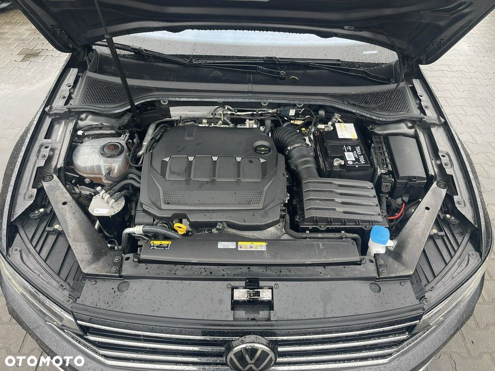 Volkswagen Passat 2.0 TDI Elegance DSG - 14