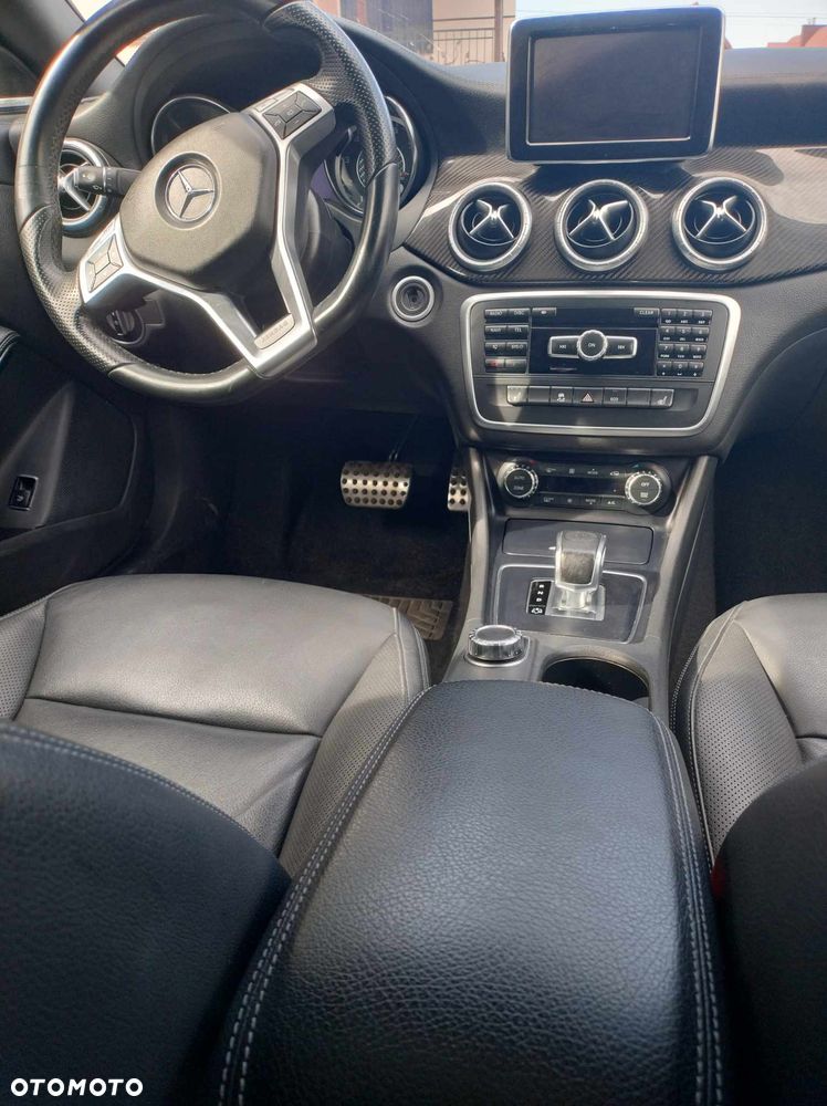 Mercedes-Benz CLA 45 AMG 4Matic 7G-DCT - 13