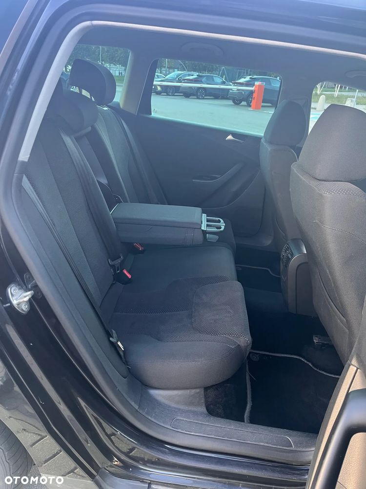 Volkswagen Passat - 29