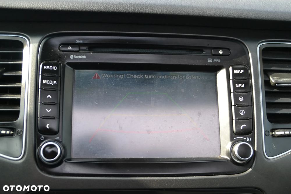 Kia Carens - 33