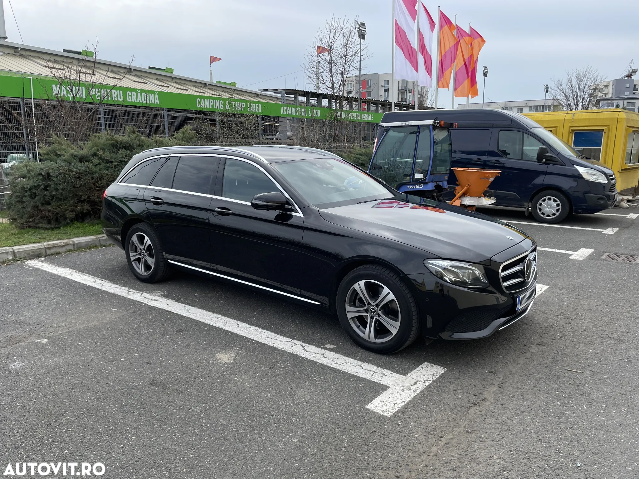 Mercedes-Benz E 200 4Matic T 9G-TRONIC Avantgarde - 4