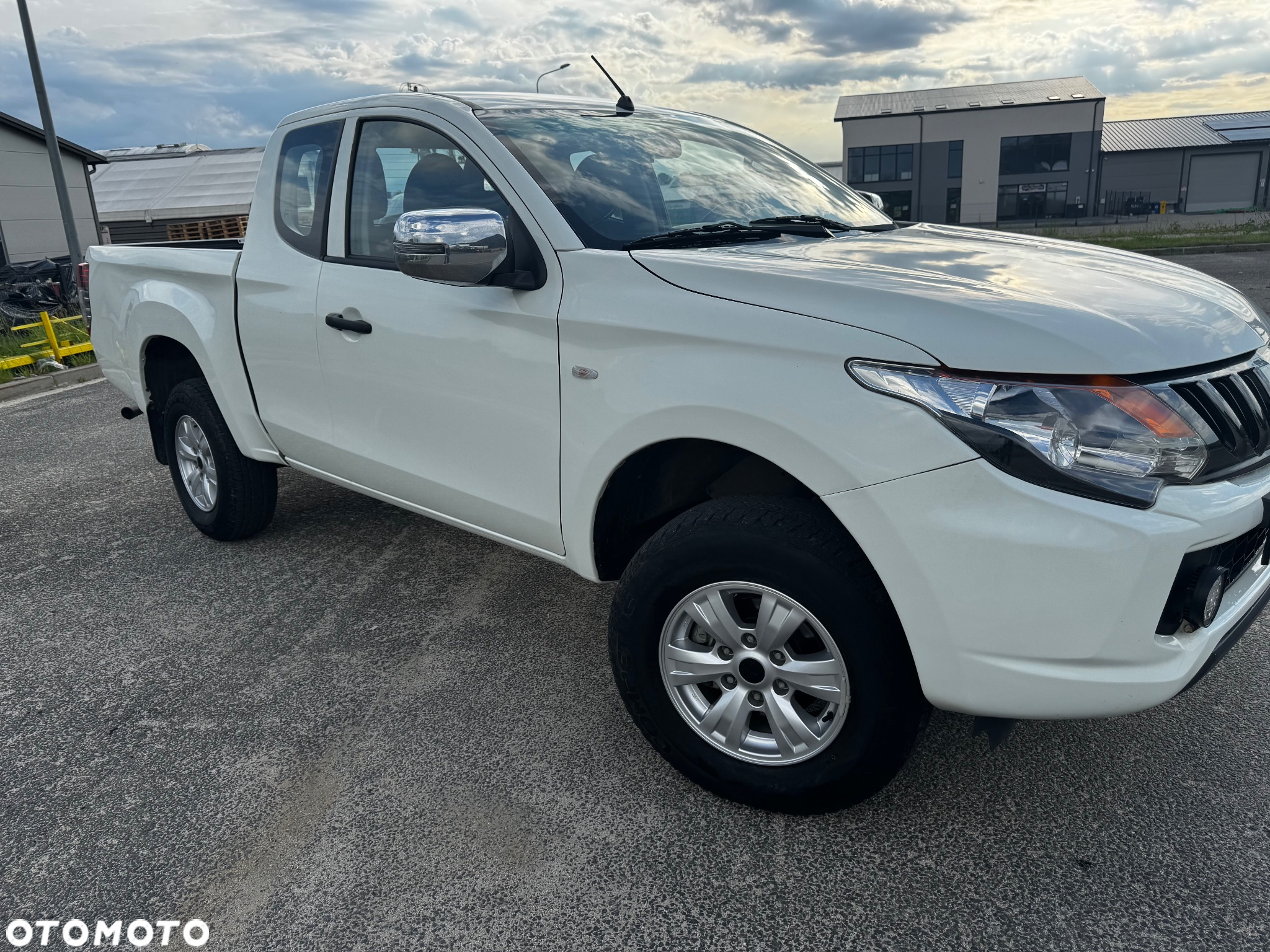 Mitsubishi L200 2.4 d CC Invite - 3