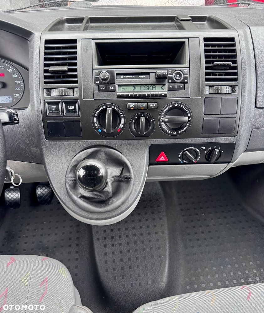 Volkswagen Caravelle - 21