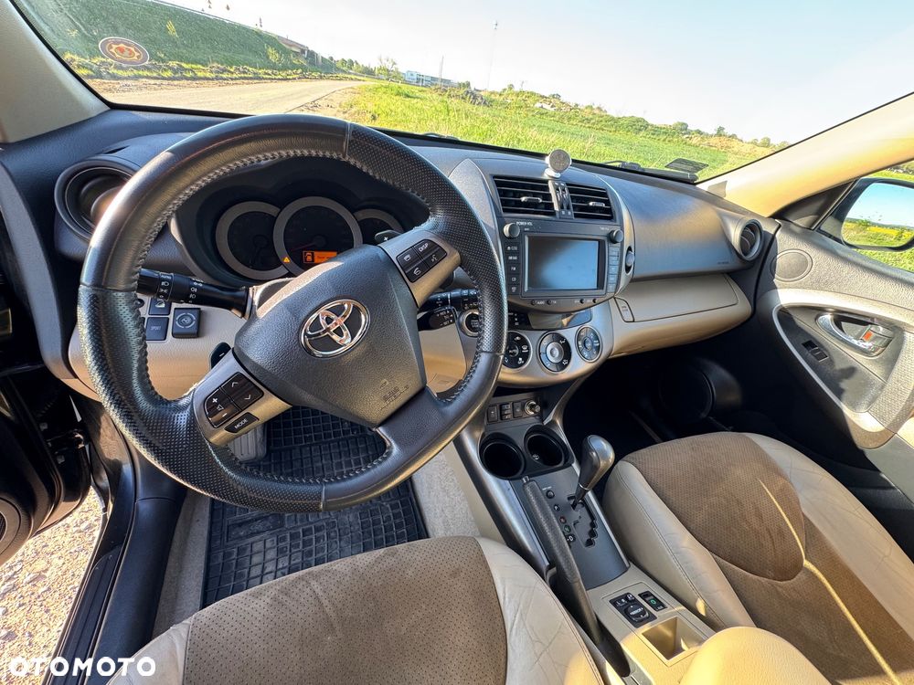 Toyota RAV4 - 16