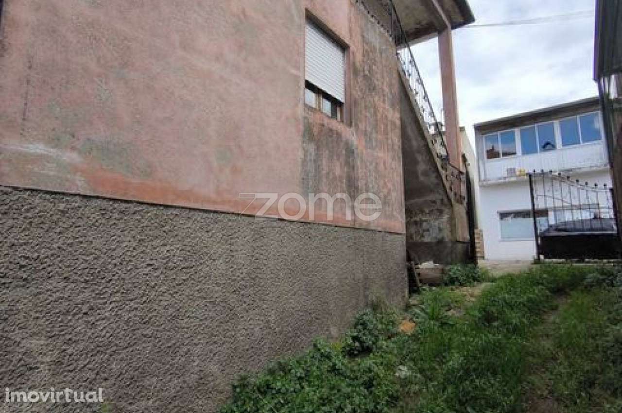 Moradia, 216 m², Mogadouro, Valverde, Vale de Porco e Vilar de Rei - Grande imagem: 2/9